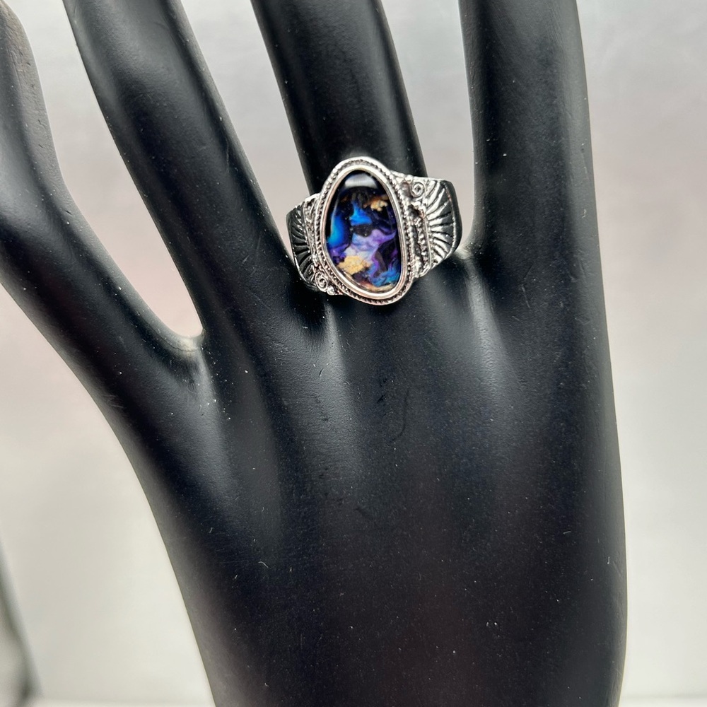 Abstract Design Size 8 Ring